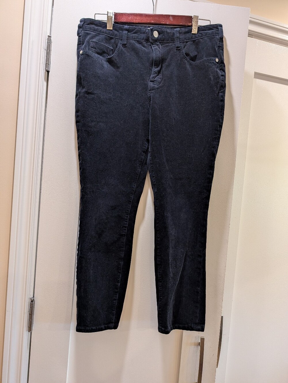 Pilcro Black Velveteen Cords,31